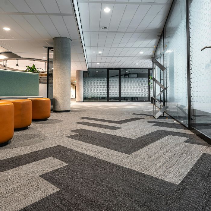 Aplicación de vinilo esmerilado en ventanas